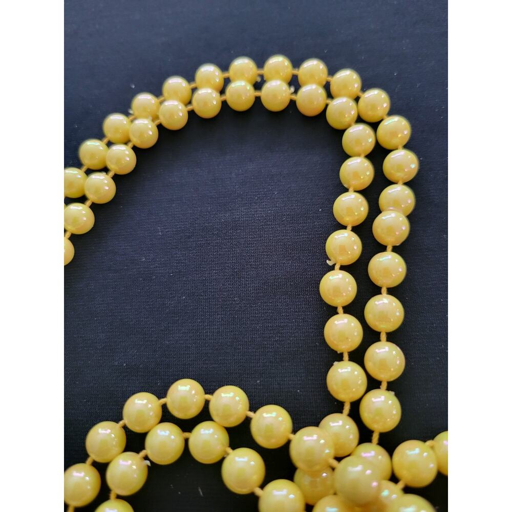Vintage 3 strand 3 dif size Yellow beads Necklace Gold Tone Clasp 30" Nice - Picture 5 of 10